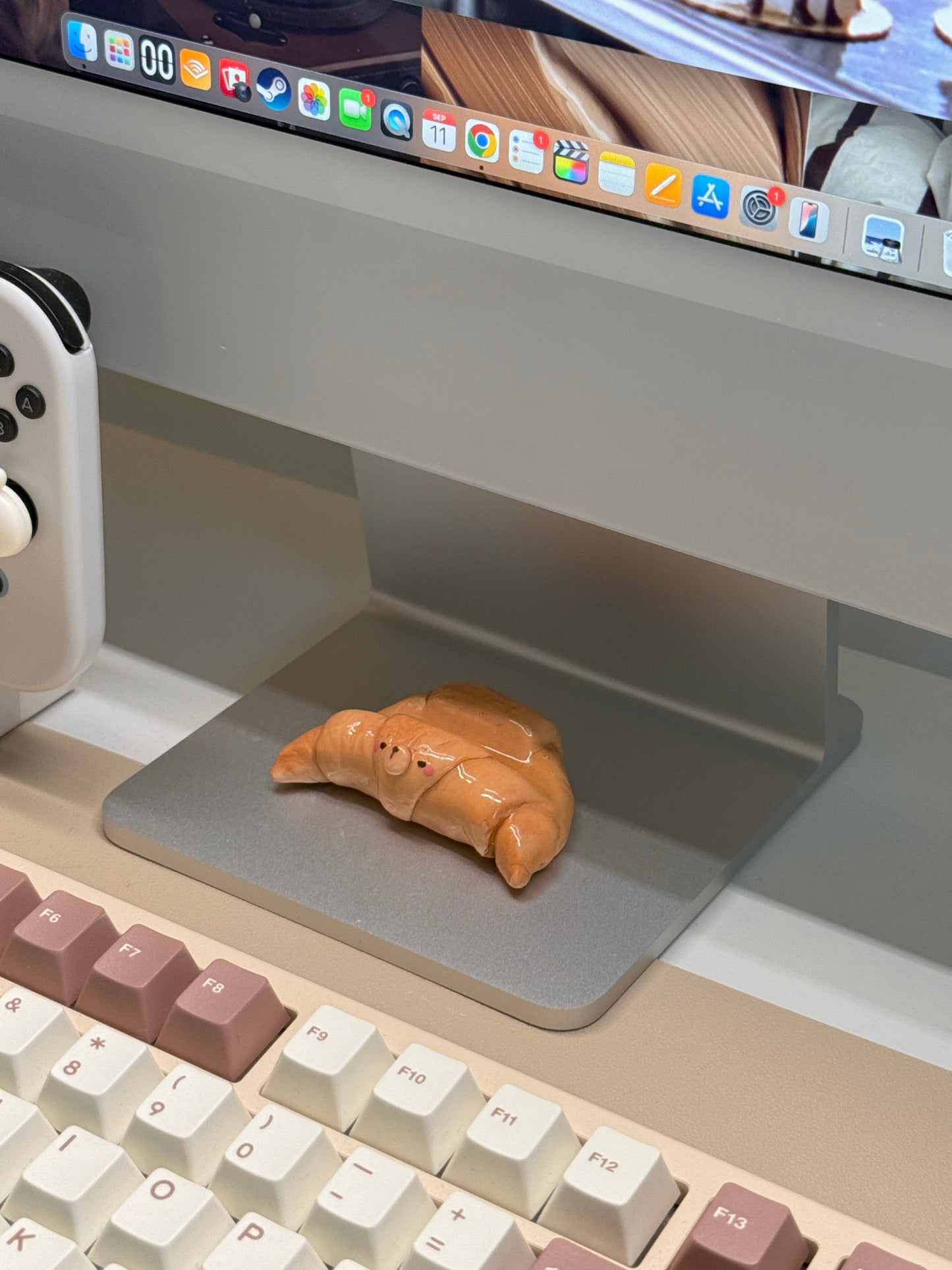 Croissant Holder