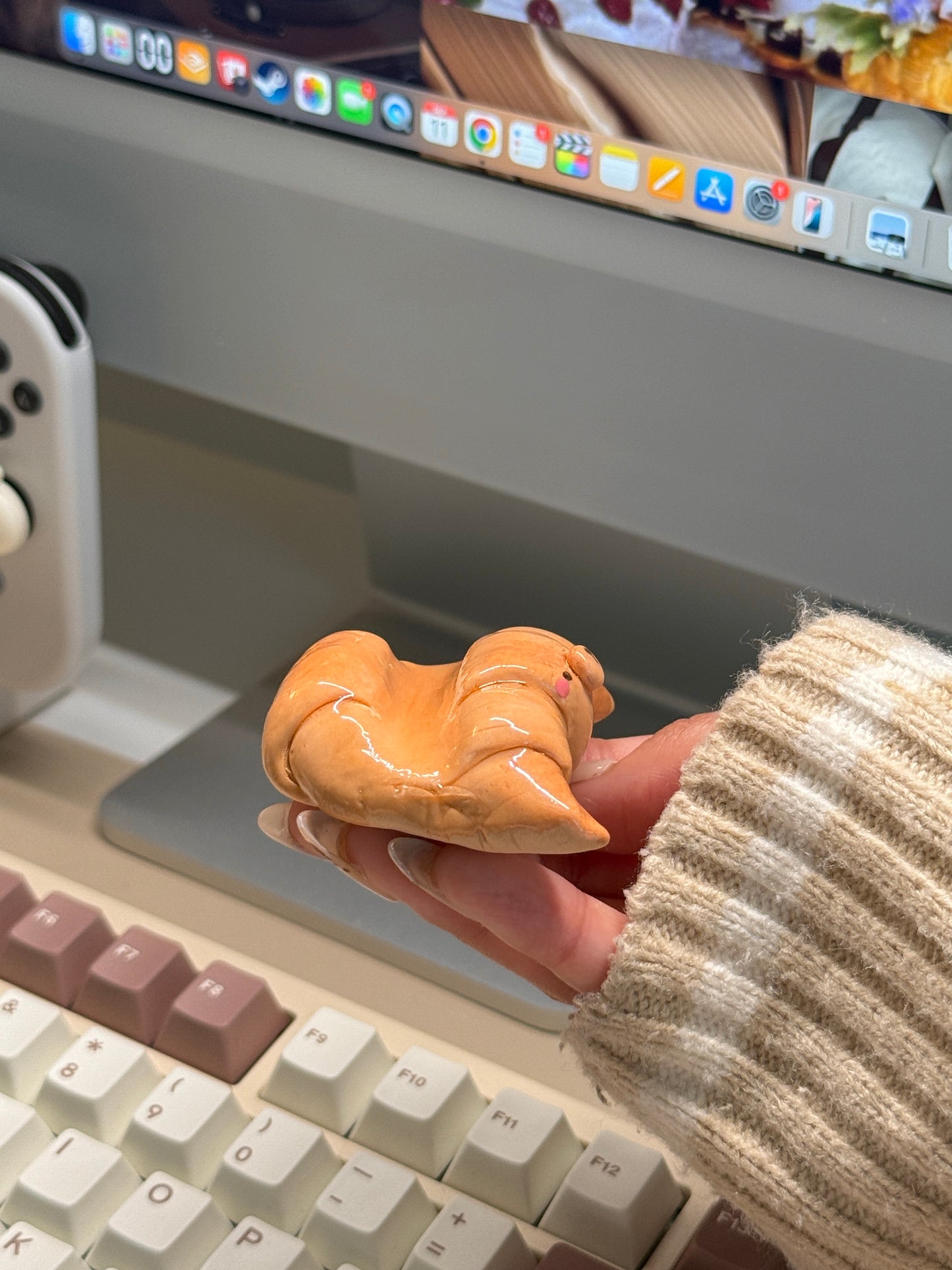Croissant Holder