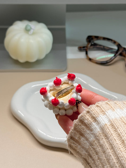 Vanilla Vintage Heart Cake