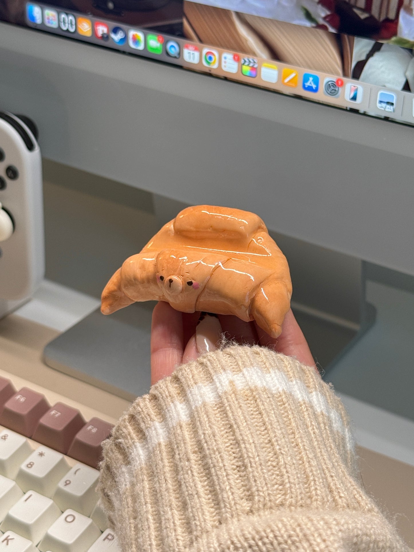 Croissant Holder